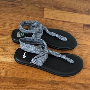 Sanuk Black and Gray Women's Sandals